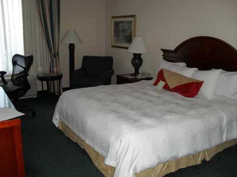 Hilton Garden Inn Westbury Zimmer foto